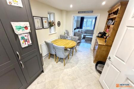 4 bedroom Semi-detached house for sale in Southfields Drive, Stanground, Peterborough, PE2