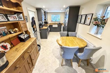 4 bedroom Semi-detached house for sale in Southfields Drive, Stanground, Peterborough, PE2