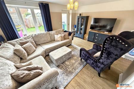 4 bedroom Semi-detached house for sale in Southfields Drive, Stanground, Peterborough, PE2