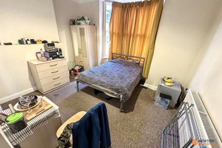 6 bedroom Semi-detached house for sale in Broadway, Peterborough, PE1