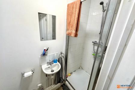 6 bedroom Semi-detached house for sale in Broadway, Peterborough, PE1