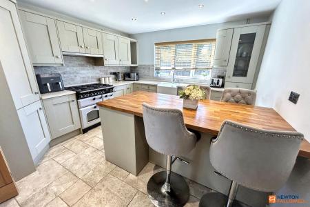 4 bedroom Detached house for sale in College Park, Peterborough, PE1