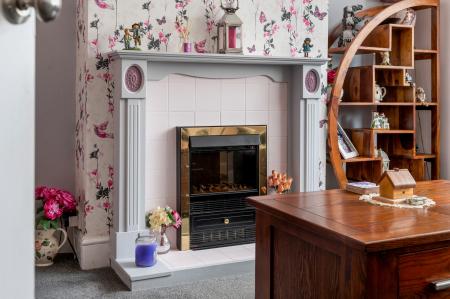 4 bedroom Semi-detached house for sale in The Glen, Fletton, Peterborough, PE2