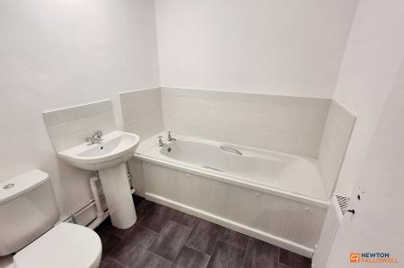 2 bedroom Flat for sale in Axiom Avenue, Peterborough, PE3