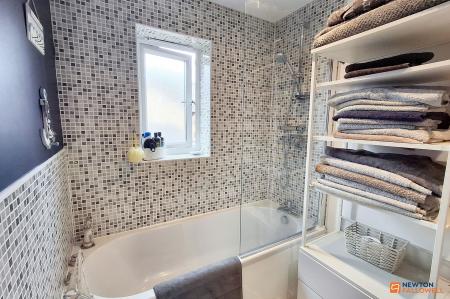 4 bedroom Detached house for sale in Bayleaf Avenue, Hampton Vale, Peterborough, PE7