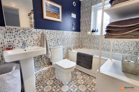 4 bedroom Detached house for sale in Bayleaf Avenue, Hampton Vale, Peterborough, PE7