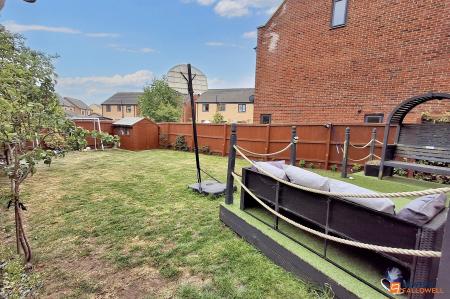 4 bedroom Detached house for sale in Bayleaf Avenue, Hampton Vale, Peterborough, PE7