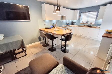 4 bedroom Detached house for sale in Bayleaf Avenue, Hampton Vale, Peterborough, PE7