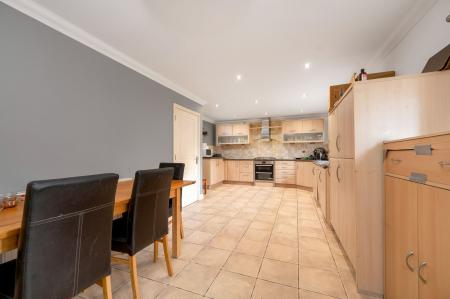 7 bedroom Detached house for sale in Arbroath Gardens, Orton Northgate, Peterborough, PE2