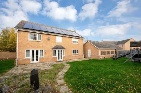 7 bedroom Detached house for sale in Arbroath Gardens, Orton Northgate, Peterborough, PE2