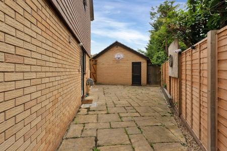 4 bedroom Detached house for sale in College Park, Peterborough, PE1