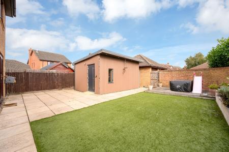 4 bedroom Detached house for sale in Derby Drive, Dogsthorpe, Peterborough, PE1