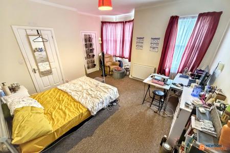 6 bedroom Semi-detached house for sale in Broadway, Peterborough, PE1