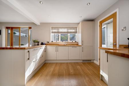 4 bedroom Detached house for sale in Houghton Avenue, Park Farm, Peterborough, PE2