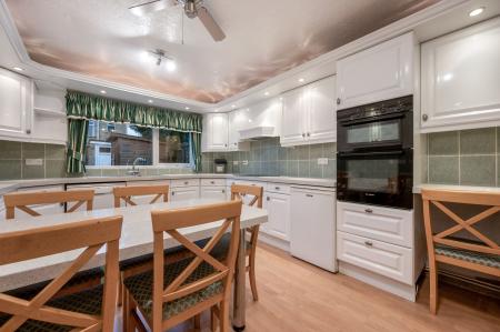 3 bedroom Detached bungalow for sale in Gunthorpe Road, Gunthorpe, Peterborough, PE4