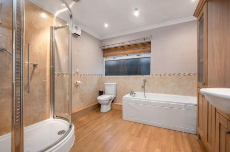 3 bedroom Detached bungalow for sale in Gunthorpe Road, Gunthorpe, Peterborough, PE4