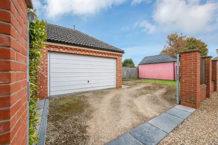 4 bedroom Detached house for sale in Eastrea Road, Whittlesey, PE7