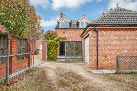 4 bedroom Detached house for sale in Eastrea Road, Whittlesey, PE7