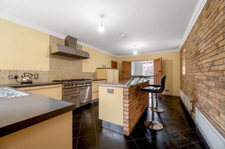 4 bedroom Detached house for sale in Eastrea Road, Whittlesey, PE7