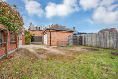 4 bedroom Detached house for sale in Eastrea Road, Whittlesey, PE7