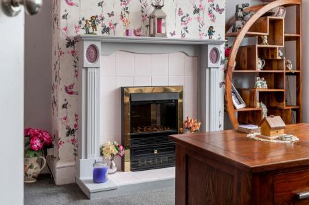 4 bedroom Semi-detached house for sale in The Glen, Fletton, Peterborough, PE2