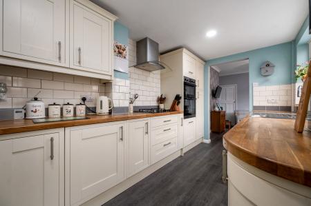 4 bedroom Semi-detached house for sale in The Glen, Fletton, Peterborough, PE2