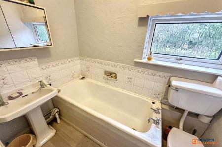 3 bedroom Semi-detached house for sale in Queens Walk, Peterborough, PE2