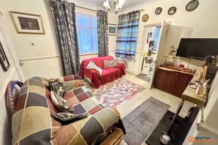 3 bedroom Semi-detached house for sale in Queens Walk, Peterborough, PE2