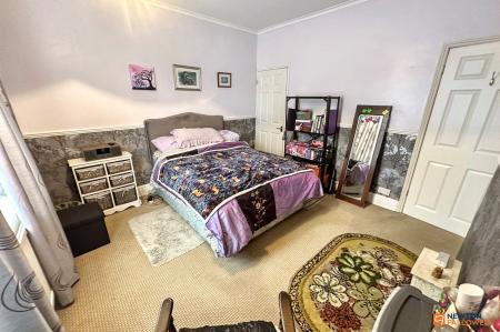 3 bedroom Semi-detached house for sale in Queens Walk, Peterborough, PE2