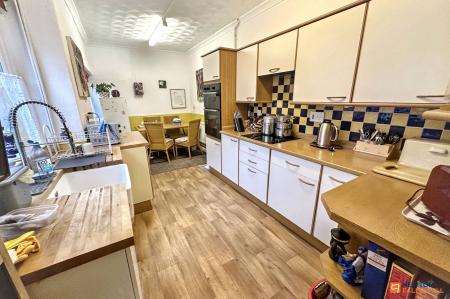 3 bedroom Semi-detached house for sale in Queens Walk, Peterborough, PE2