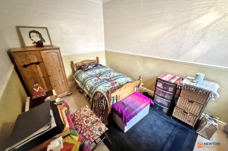 3 bedroom Semi-detached house for sale in Queens Walk, Peterborough, PE2