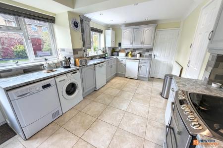 3 bedroom Detached house for sale in Eskdale Close, Gunthorpe, Peterborough, PE4