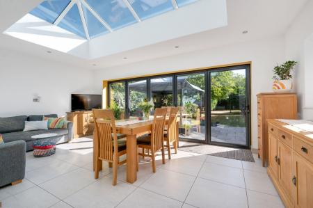 5 bedroom Semi-detached house for sale in Broadway Gardens, Peterborough, PE1