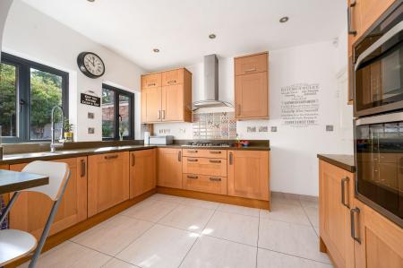 5 bedroom Semi-detached house for sale in Broadway Gardens, Peterborough, PE1