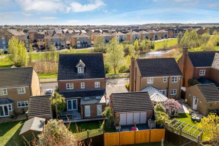 4 bedroom Detached house for sale in Shore View, Hampton Hargate, PE7