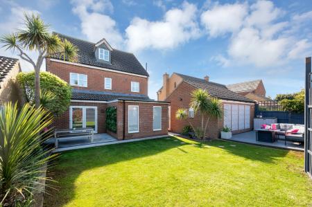 4 bedroom Detached house for sale in Shore View, Hampton Hargate, PE7