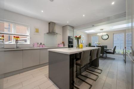 4 bedroom Detached house for sale in Shore View, Hampton Hargate, Peterborough, PE7