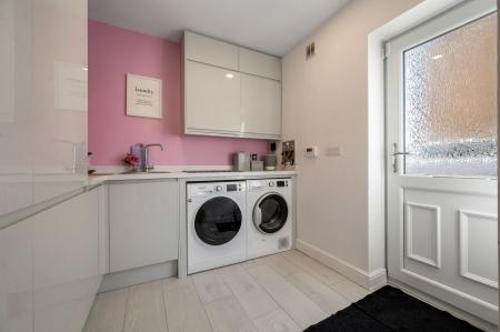 4 bedroom Detached house for sale in Shore View, Hampton Hargate, PE7
