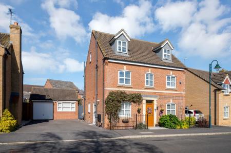 4 bedroom Detached house for sale in Shore View, Hampton Hargate, Peterborough, PE7