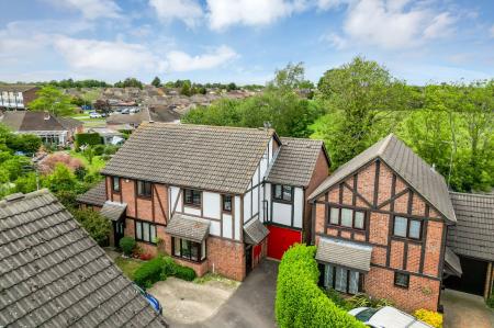 4 bedroom Semi-detached house for sale in Brookside, Peterborough, PE4