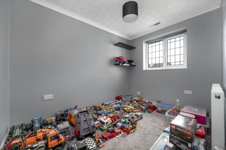 4 bedroom Semi-detached house for sale in Brookside, Peterborough, PE4