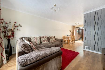 4 bedroom Semi-detached house for sale in Brookside, Peterborough, PE4