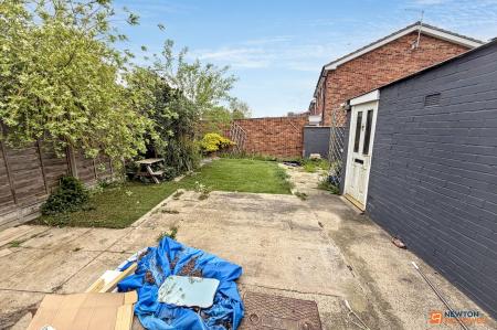 3 bedroom Semi-detached house to let in Holmes Way, Peterborough, PE4