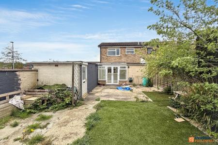 3 bedroom Semi-detached house to let in Holmes Way, Peterborough, PE4