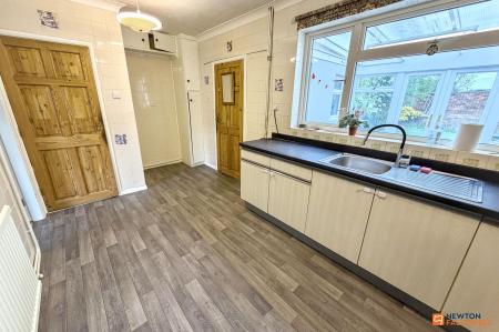 3 bedroom Semi-detached house to let in Holmes Way, Peterborough, PE4