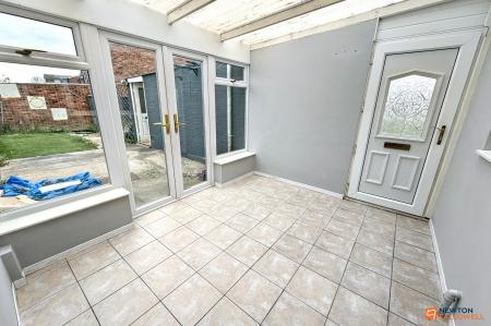 3 bedroom Semi-detached house to let in Holmes Way, Peterborough, PE4