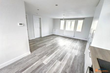 2 bedroom Flat to let in Lincoln Road, Walton, Peterborough, PE4