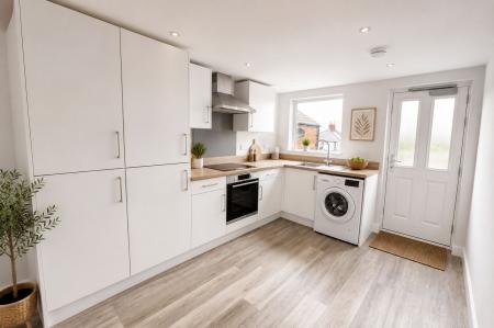 2 bedroom Flat to let in Lincoln Road, Walton, Peterborough, PE4