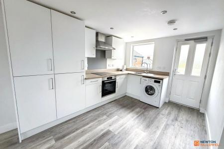 2 bedroom Flat to let in Lincoln Road, Walton, Peterborough, PE4