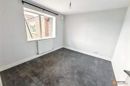 2 bedroom Flat to let in Lincoln Road, Walton, Peterborough, PE4